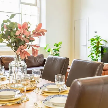 Blissful Corner Apartment Bristol