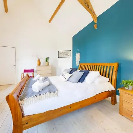 Apartment Blissful Corner